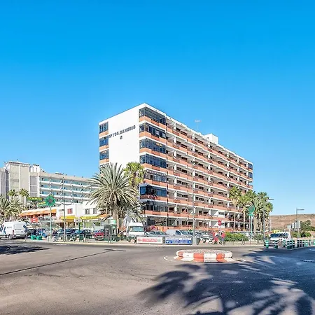 A Pie Del Mar Apartment *
